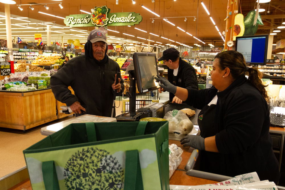 Compras minoristas en Estados Unidos subieron un 7,6 % en temporada festiva