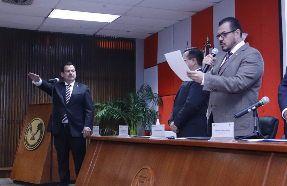 El Dr. Edy Izaguirre asume la Dirección de la Facultad de Derecho Victoria