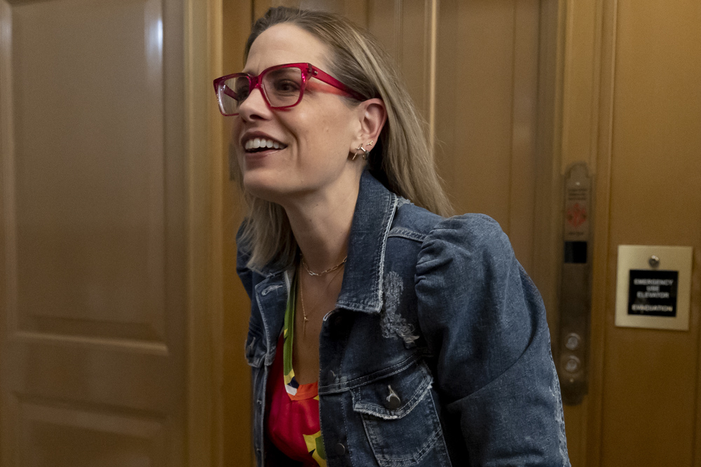 Senadora de EEUU se registra como independiente y reduce la mayoría demócrata