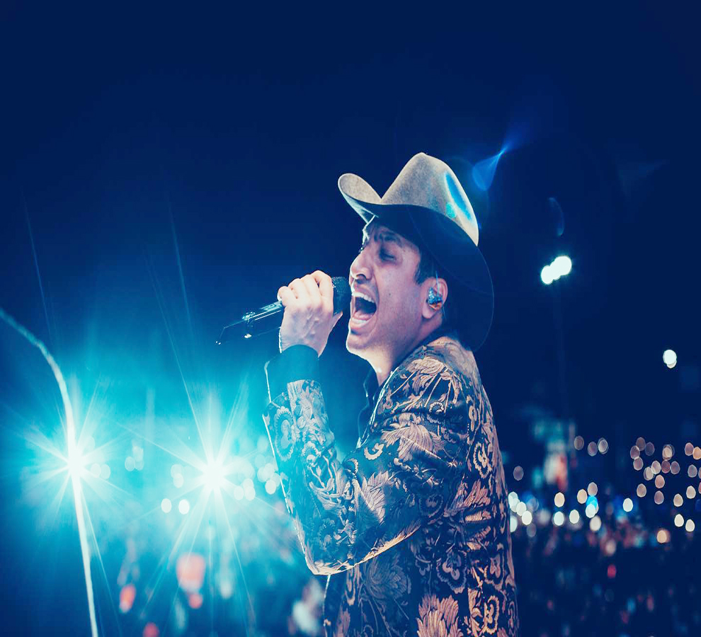 Julión Álvarez se disculpa con sus fans por haberse presentado ebrio en concierto