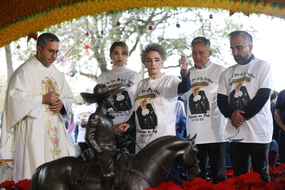 Vicente Fernández es recordado con mariachi y fiesta tras 1 año de su muerte