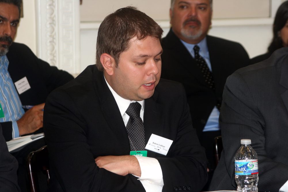 El demócrata Rubén Gallego buscará en 2024 el escaño de la senadora Sinema