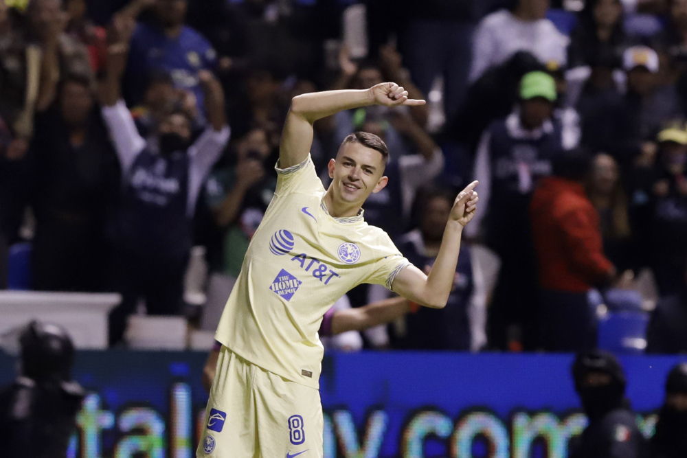 El español Fidalgo renueva contrato con el América del fútbol mexicano