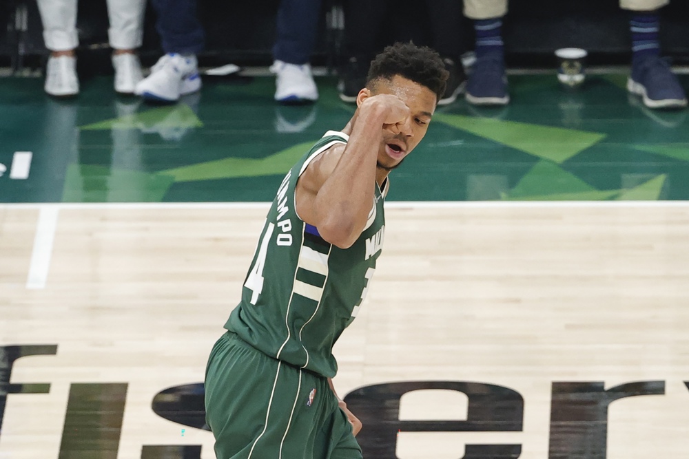 Giannis se luce con 50 puntos y Memphis vuelve a ganar tras cinco derrotas