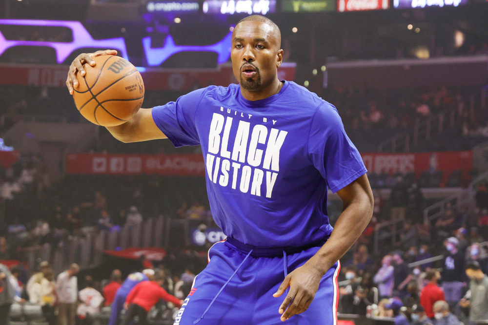 Ibaka y los Bucks buscan un traspaso y el pívot no jugará más en Milwaukee