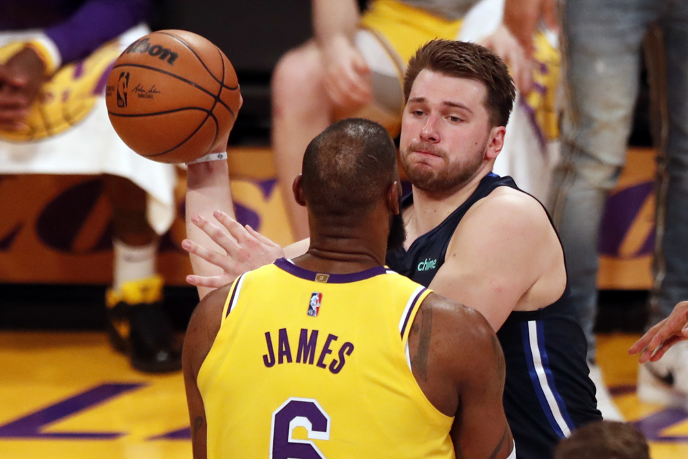 LeBron y Doncic, incontenibles