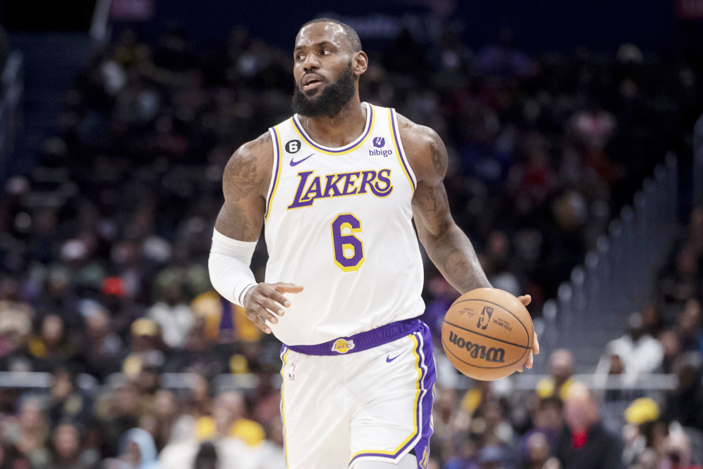 112-113: LeBron no puede celebrar con victoria sus históricos 38.000 puntos