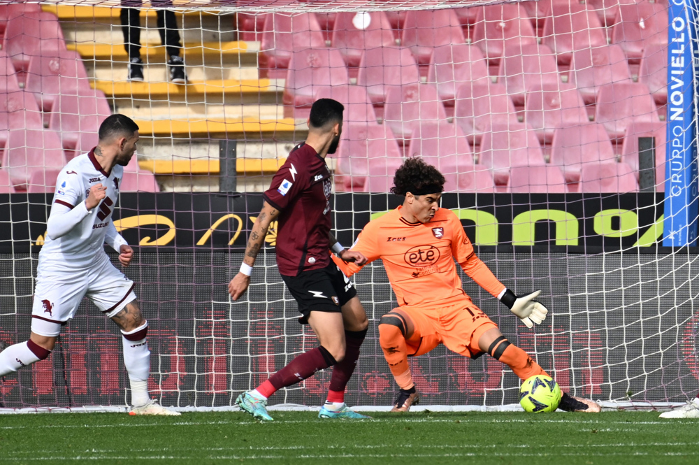1-1. ‘Memo’ Ochoa sostiene al Salernitana