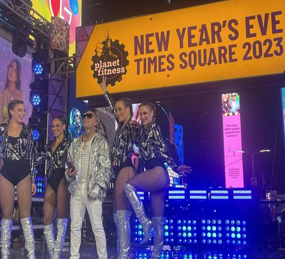 Osmani García logró  su sueño de cantar en el mítico Times Square para recibir el 2023