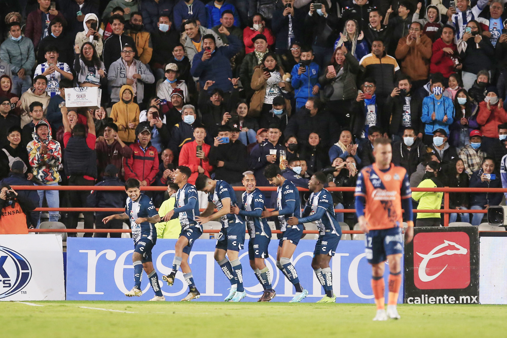 El Pachuca del uruguayo Almada golea a Puebla y lidera el torneo de fútbol en México