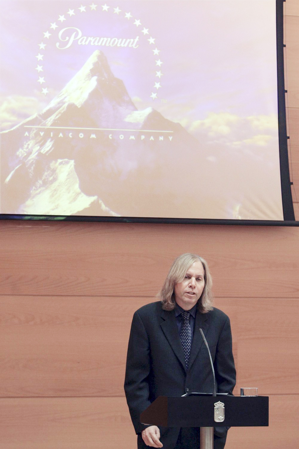 Paramount+ revive clásicos del entretenimiento bajo una lente de actualidad