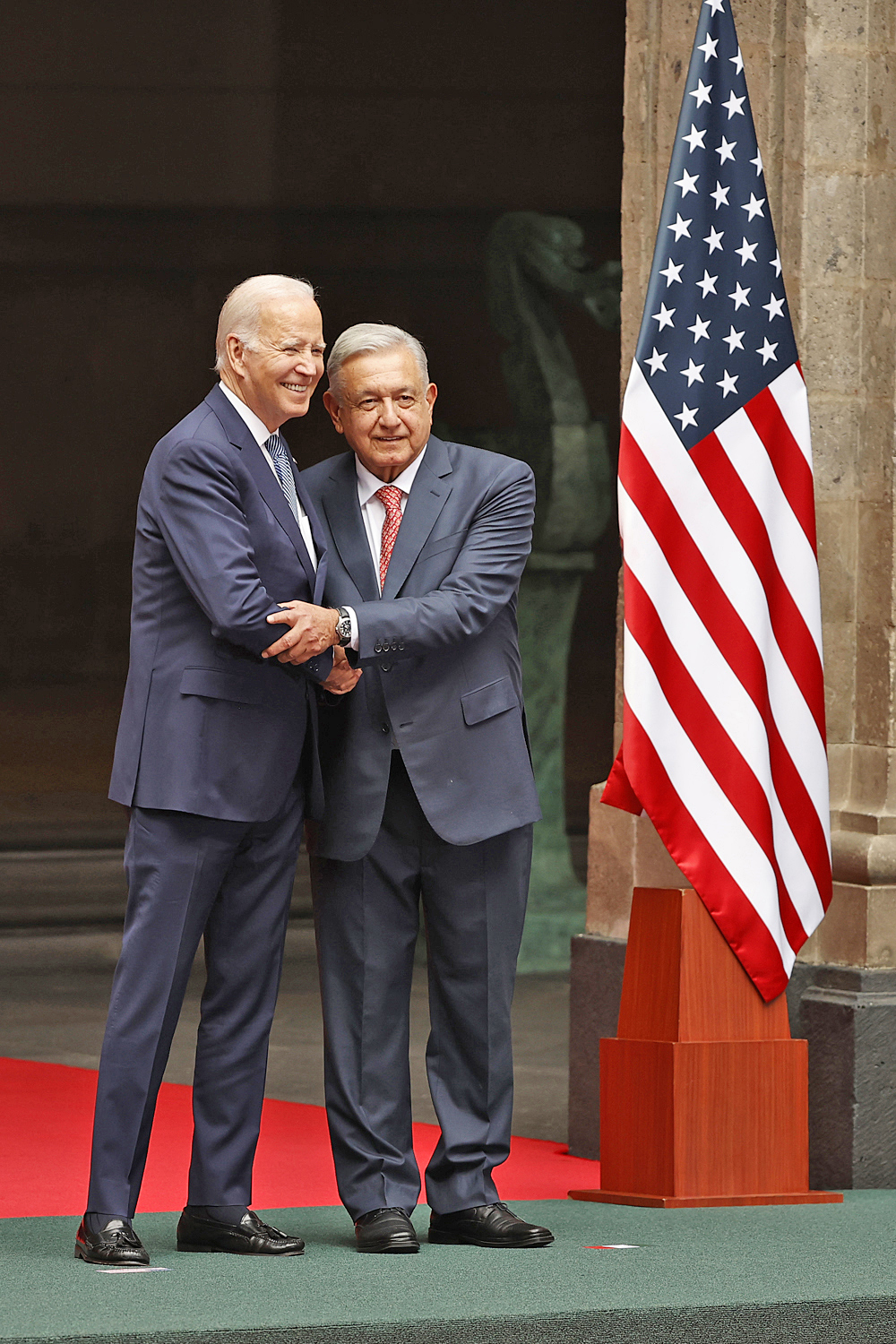 Biden llega al Palacio Nacional de MÈxico para reunirse con LÛpez Obrador