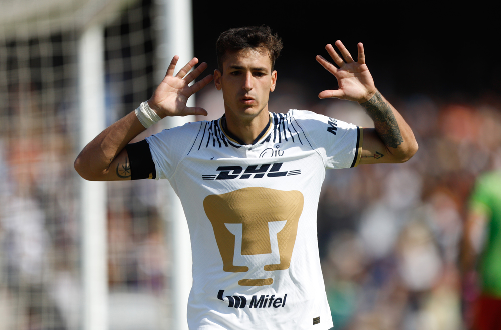 El argentino Dinenno le da triunfo a los Pumas UNAM del brasileño Dani Alves