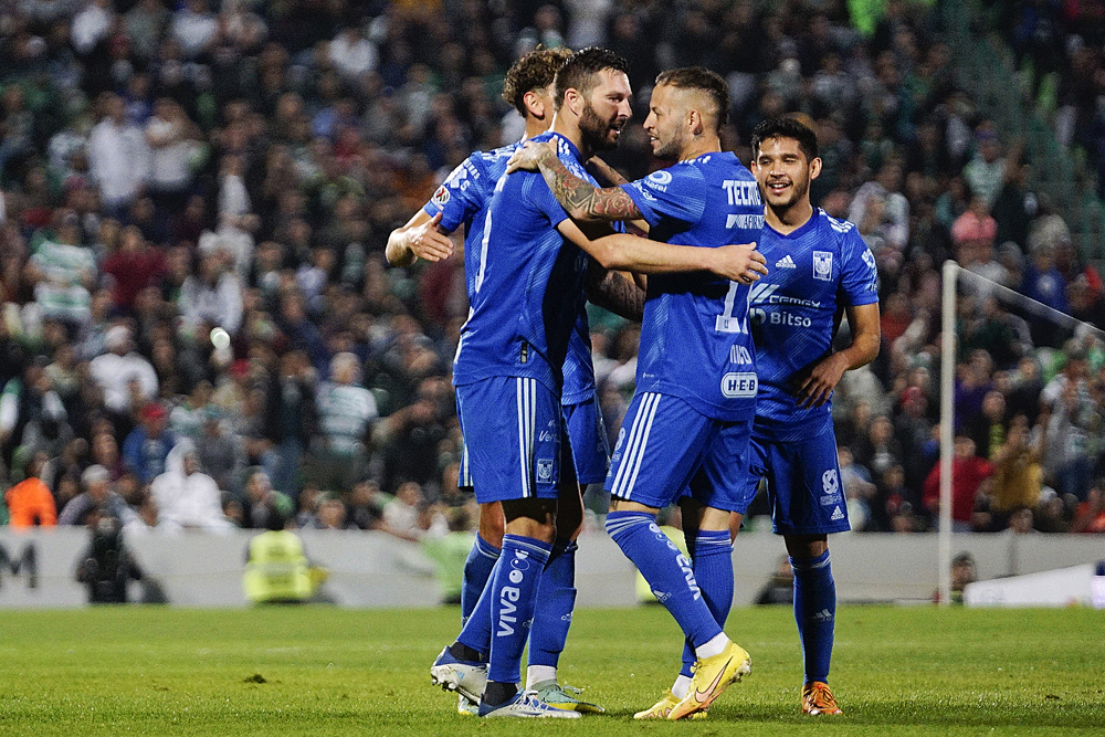 Los Tigres del argentino Cocca golean al Santos Laguna en su estadio
