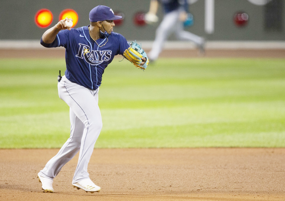 Los Rays oficializan la extensión por tres temporadas con el cubano Yandy Díaz