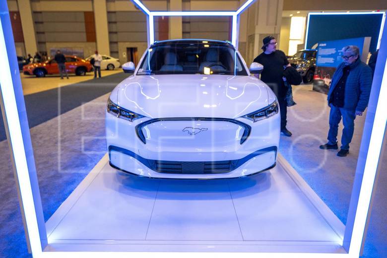 Ford contesta a Tesla y rebaja los precios de su eléctrico Mustang Mach-E