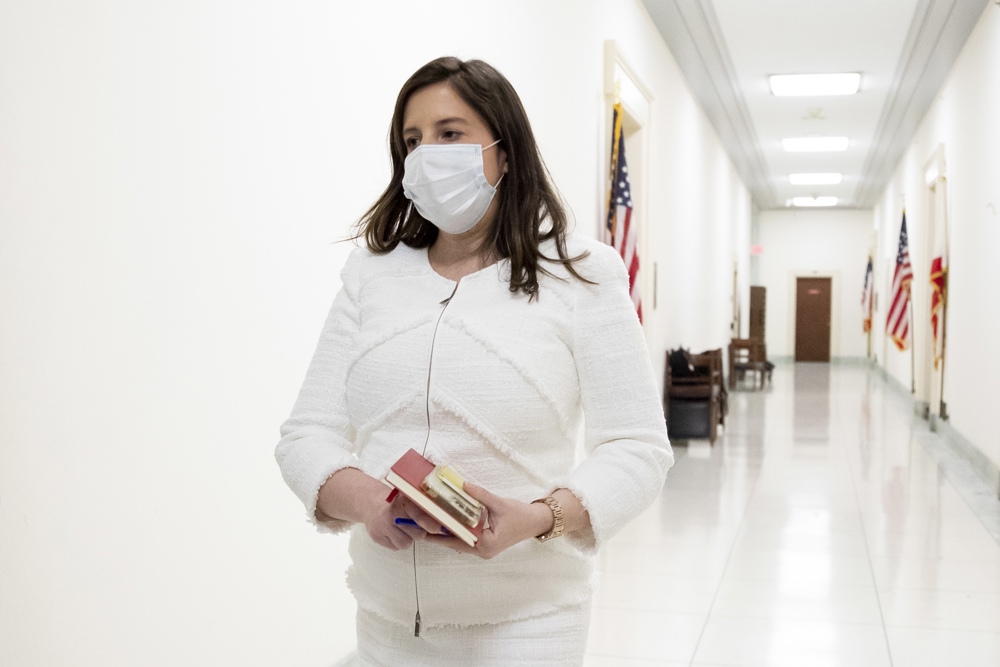 Congresista George Santos deja comités mientras aumentan llamados a renunciar