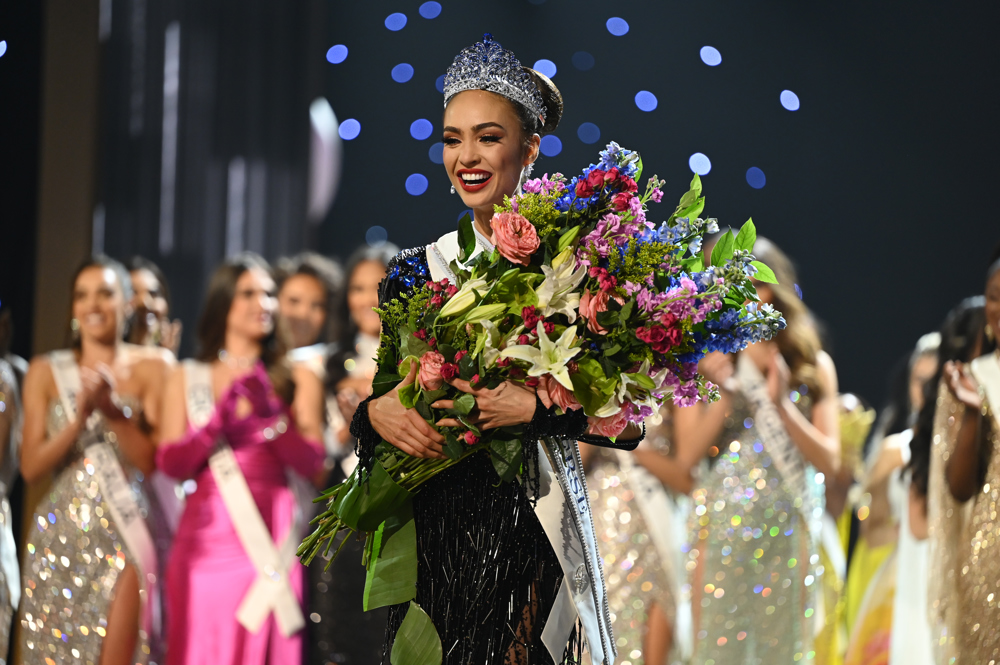 Miss Estados Unidos es coronada reina de la belleza universal