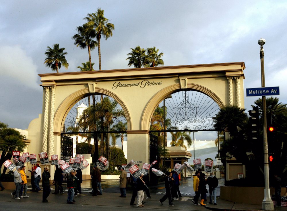 Dos actores demandan a Paramount por un desnudo infantil en un filme de 1968