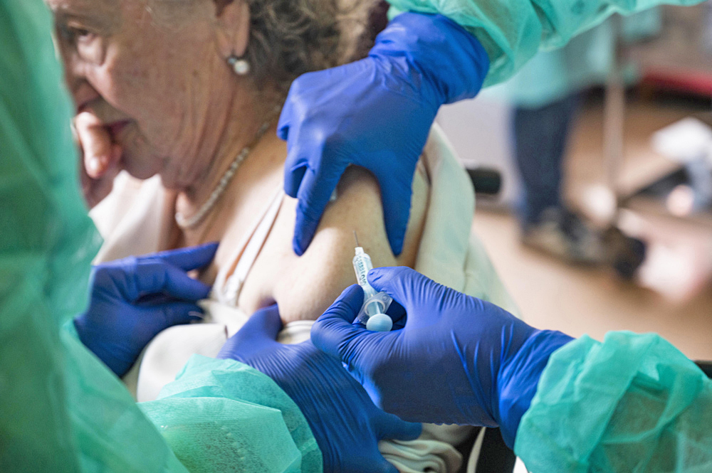 Lo que necesitan saber los adultos mayores sobre Covid y Paxlovid