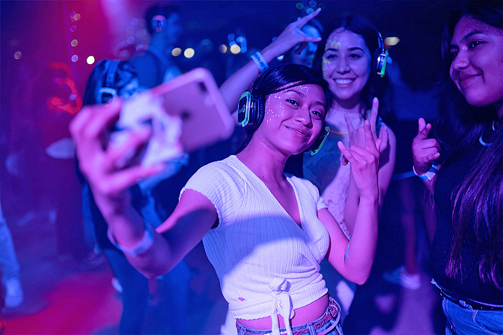 Vida social ayuda a proteger al cerebro del deterioro cognitivo: estudio