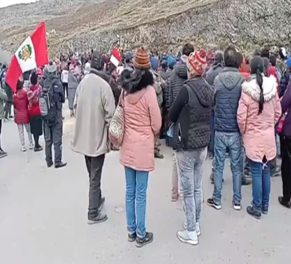 Ante protestas populares Perú usa fuerzas militares en un estado de emergencia