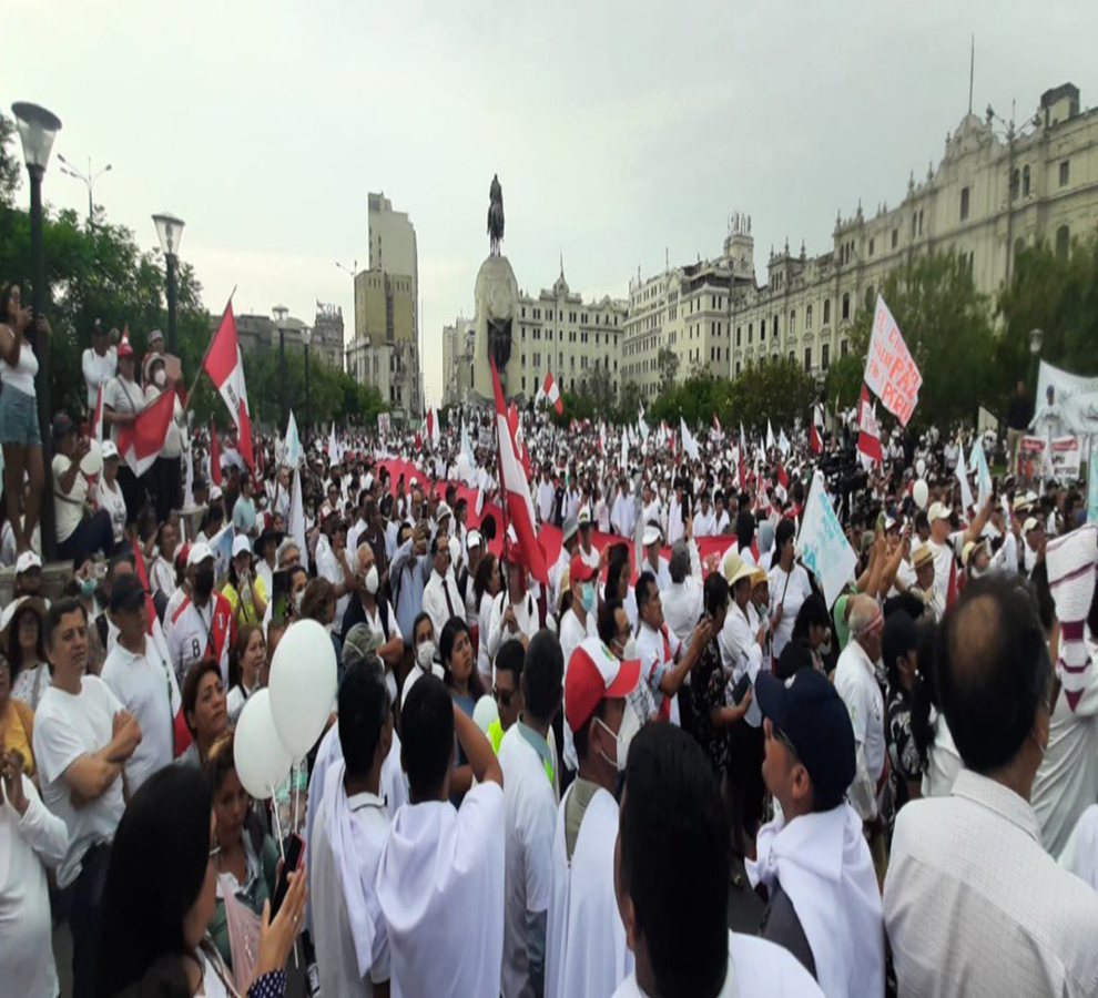Marcha por la paz, violencia nunca más: Perú se mantiene convulsionado