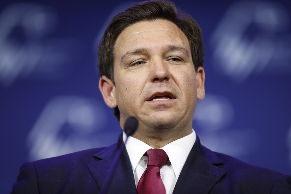 DeSantis recibe carta blanca para reubicar indocumentados fuera de Florida