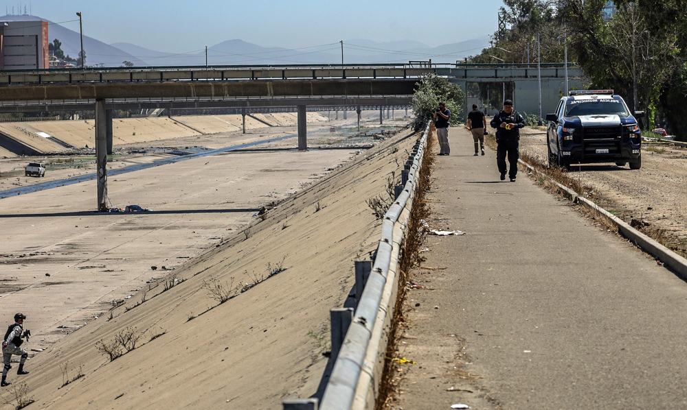 Asesinan a pedradas a dos migrantes en muro de la fronteriza Tijuana