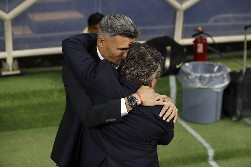 El argentino Ortiz acepta que el América no anda bien en su defensa