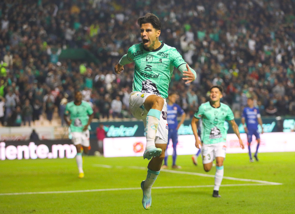 Chileno Dávila, Ecuatoriano Mena y Colombiano Moreno dan goleada al León