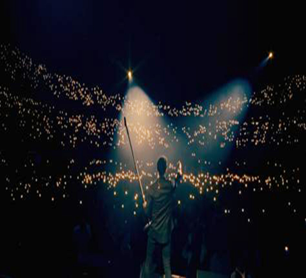 Fonseca estrena el videoclip de su tema “En vivo y en directo” de su álbum “Viajante”