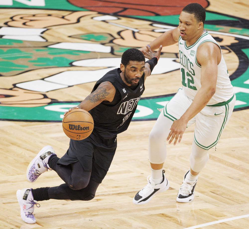 Los Mavericks hacen oficial el fichaje de Irving
