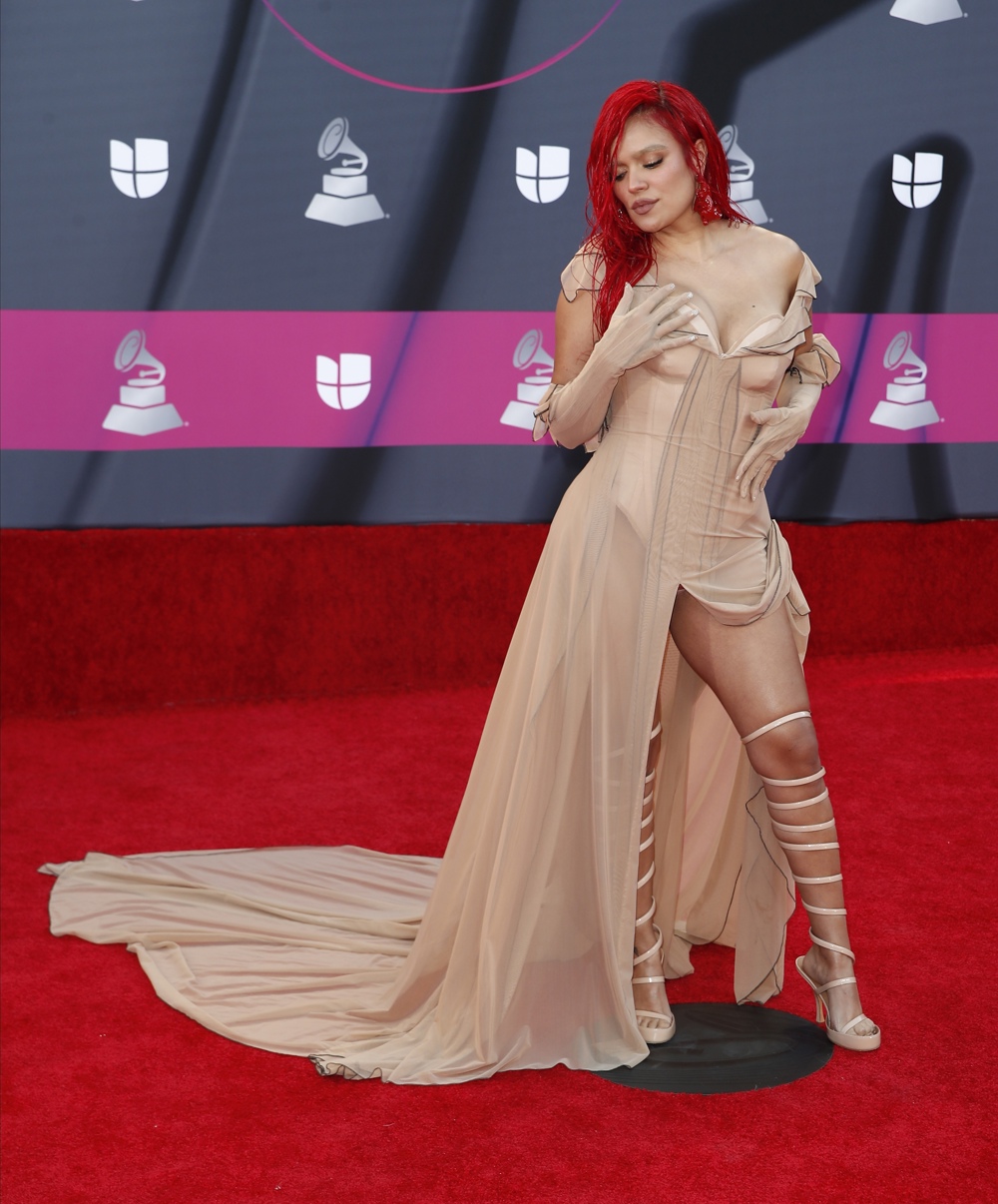 Karol G confirma colaboración con Shakira en su canción “TQG”