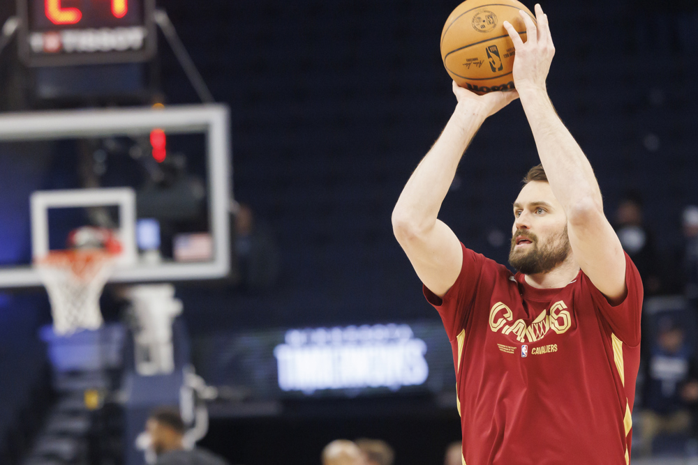 Cavaliers prescinden de Kevin Love y Heat y Sixers se interesan por él