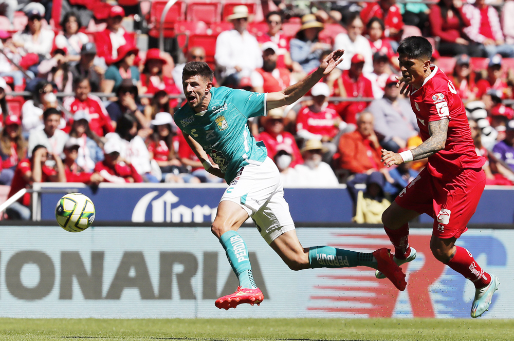 El argentino Lucas Di Yorio anota en victoria que sube a León al quinto lugar