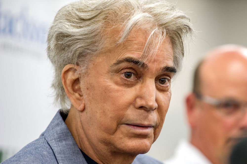 Raphael, El Puma y otros mayores de 70 años se niegan a apagar el espectáculo