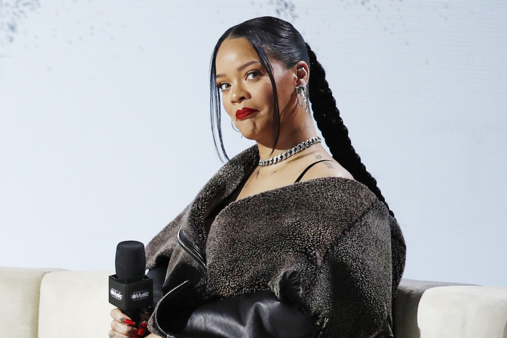 Rihanna dice que la maternidad la impulsó a aceptar actuar en el Super Bowl