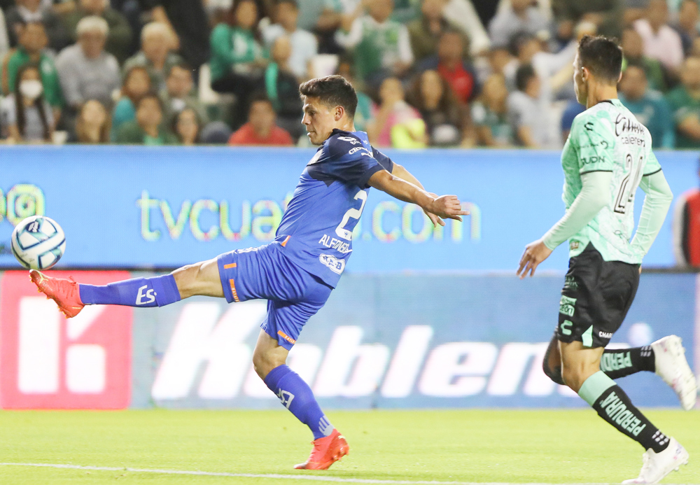 El colombiano Vergara le da empate a Monterrey, que se confirma como líder