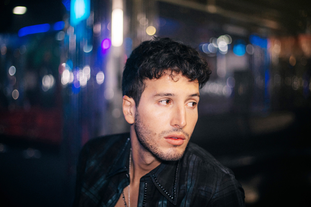 Con una década de carrera, Sebastián Yatra dice que no busca una vida normal