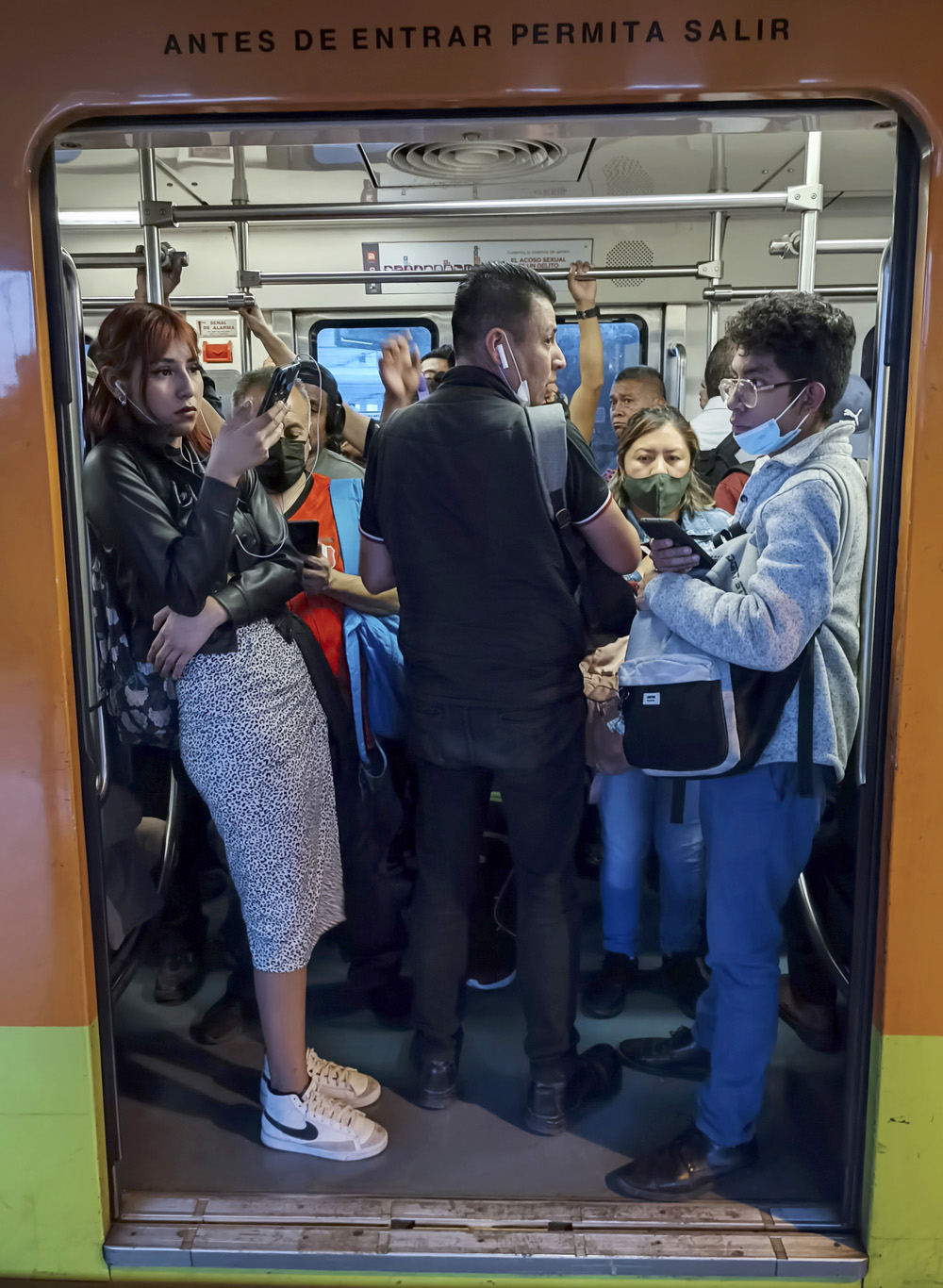 El temor viaja en el metro de Ciudad de México bajo la sombra del sabotaje