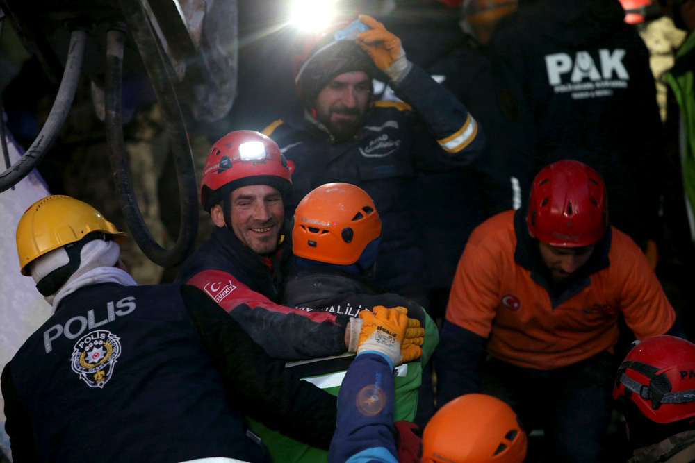 Soldados de EEUU han comenzado ya las labores de rescate en Turquía