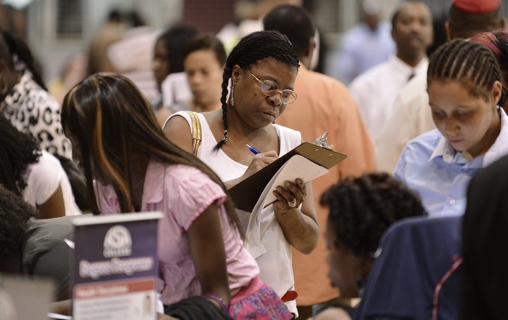 Baja a 183.000 la cifra semanal de peticiones del subsidio por desempleo