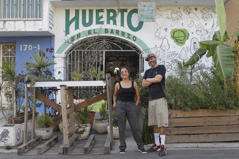 Organización en México ayuda a enfrentar crisis con huertos barriales