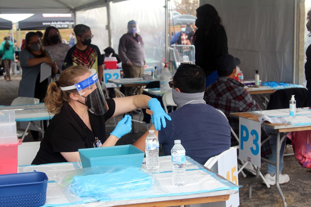 Se termina la era de las vacunas gratis contra la covid. ¿Quién pagará ahora?