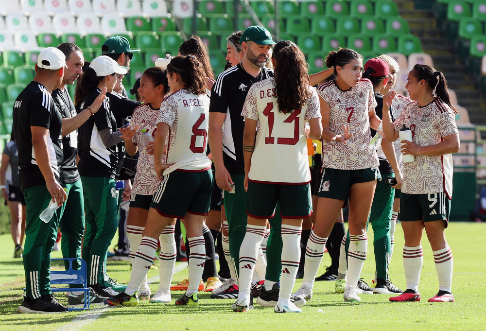 México, con el español López, reta a Colombia por  la Revelations Cup