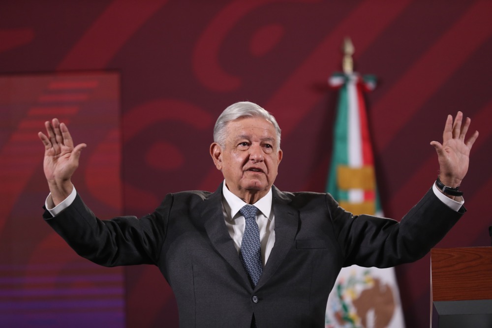 López Obrador niega que su reforma electoral “Plan B” afecte la democracia