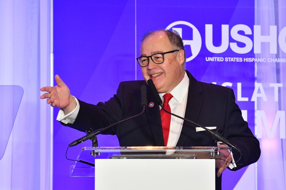 Empresarios hispanos bregan por más contratos públicos y privados en EE.UU.