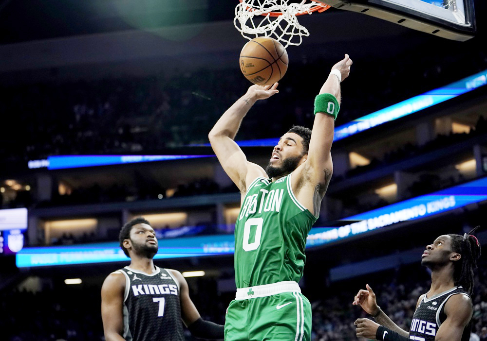 Los 76ers, a ‘playoffs’; Tatum iguala a Bird y Paul George sufre una grave lesión