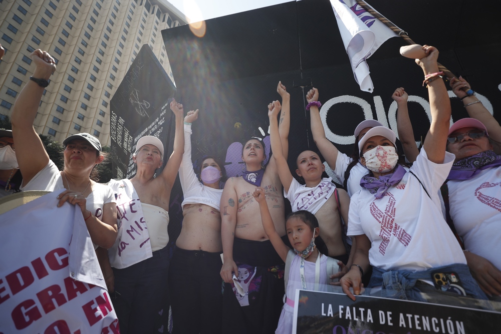 Mexicanas piden acabar con discriminación de minorías en el Día de la Mujer